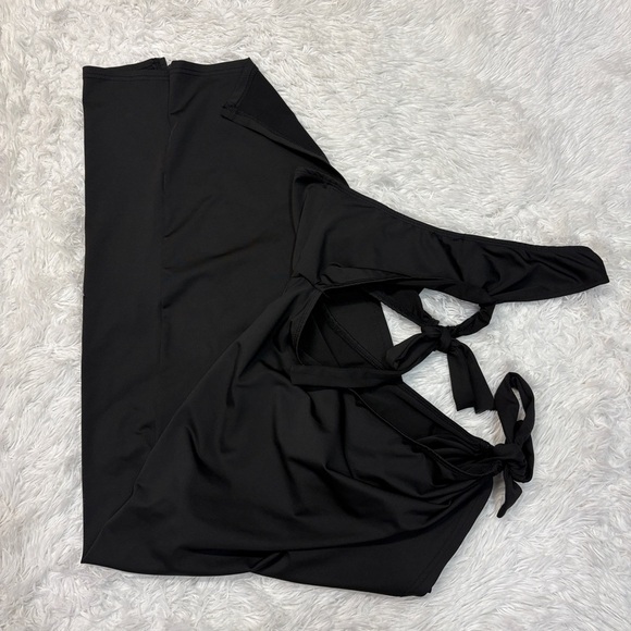 Edikted Marco Asymmetric cut-out one-shoulder maxi dress in black - Picture 4 of 4